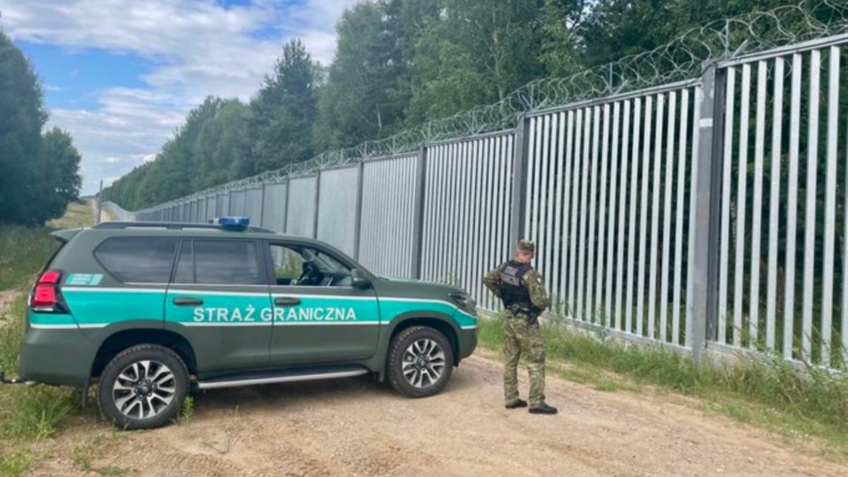 Майже всі затримані на кордоні з Білоруссю мігранти мають свіжі російські візи – влада Польщі
