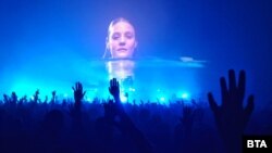 Снимка от концерта на The Chemical Brothers в София. На 31 август електроннoто музикално дуо, създадено от двамата британци Том Роуландс и Ед Симънс, изнесе концерт в зала "Арена София".