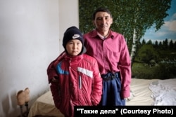 Сергей Сазанаков с сыном. Фото: Виль Равилов для ТД