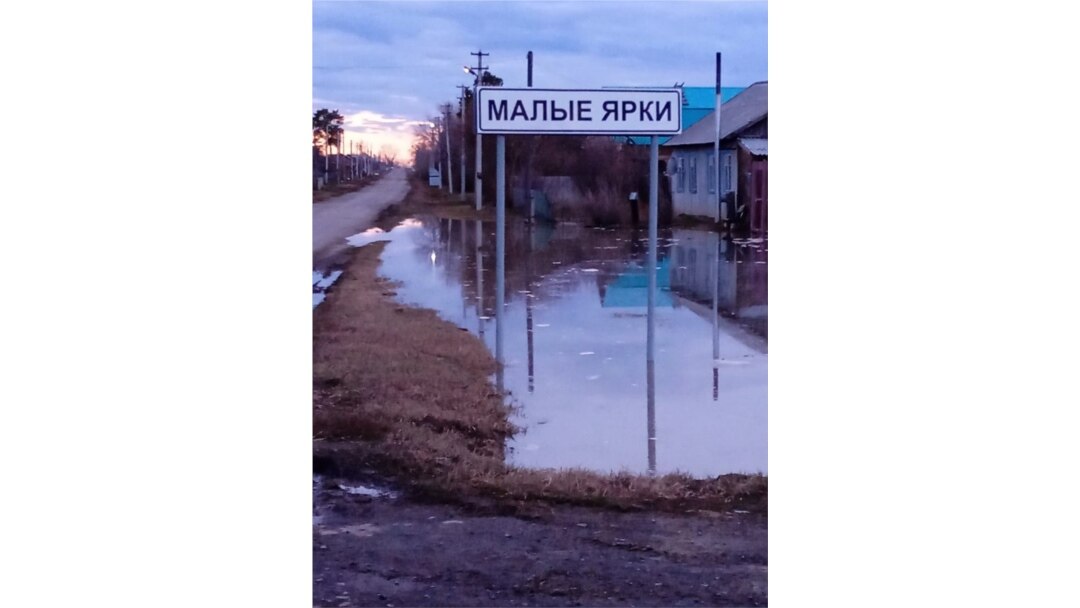 The village of Malye Yarki during flooding in mid-April