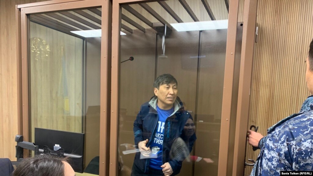 Марат Жыланбаев, лидер незарегистрированной оппозиционной партии «Алға, Қазақстан!», незадолго до того, как суд стал закрытым