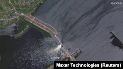 На спутниковом снимке видна поврежденная плотина Каховской ГЭС. Херсонская область, Украина, 5 июня 2023 года