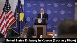 Ambasador SAD na Kosovu Džefri Hovenijer tokom razgovora sa novinarima, ilustrativna fotografija