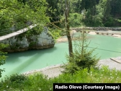 Rijeka Bioštica se svojim tokom ulijeva u rijeku Krivaju koja je označena kao rijeka 'prve kategorije' a koja je također bila predmet analize kvaliteta.
