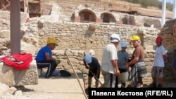  Част от работещите на обекта в Хераклея Синтика 