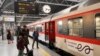 A brüsszeli Midi állomásról indul európai alvóvonat Berlinbe 2023. május 26-án