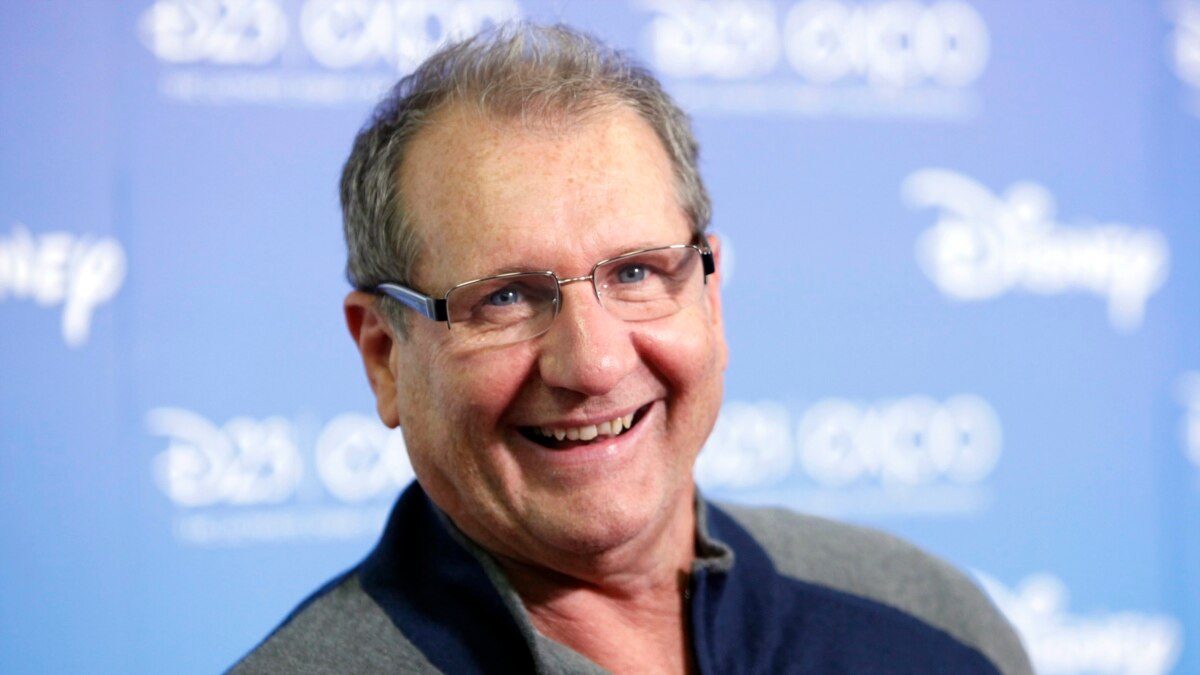 Познавате го като Ал Бънди от Женени с деца. Превъплъщава