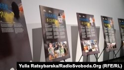 На виставці представлені портрети загиблих в Україні білорусів та історії їхнього життя