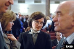 Глава МЭРТ Эльвира Набиуллина и научный руководитель ВШЭ Евгений Ясин, 2008 год