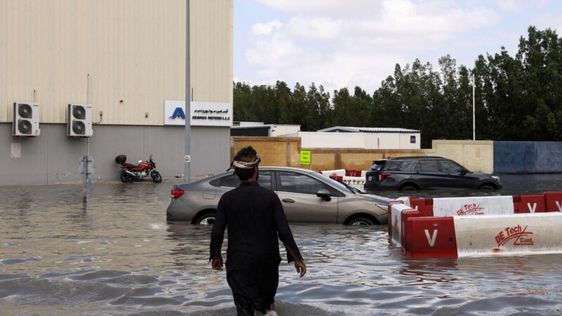 Dubai nis pastrimin pas përmbytjeve nga reshjet e shiut 