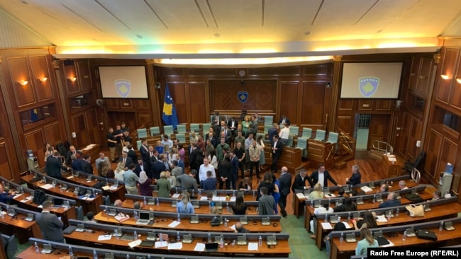 Kuvendi i Kosovës pas përleshjeve mes deputetëve të PDK-së dhe LVV-së.