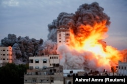 Forțele israelinene au lovit un bloc turn din Gaza City.