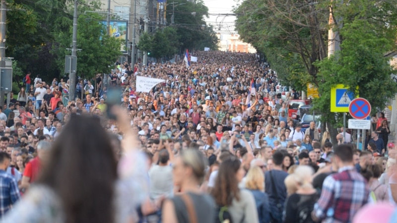 Proveravamo: Poređenje protesta u Srbiji sa Majdanom 