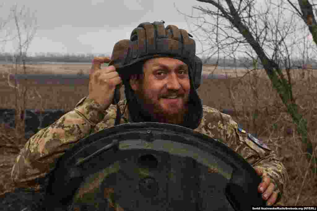 Командир танку Сергій радіє, почувши від аеророзвідки: &laquo;ціль уражено&raquo;