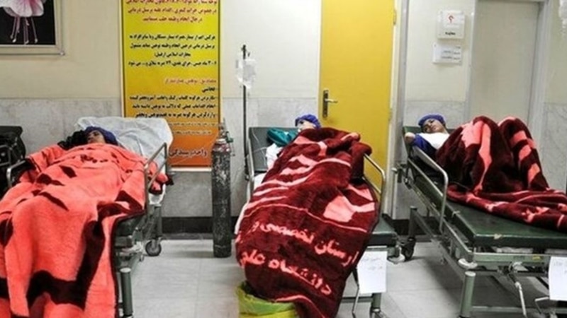 Eleve din Iran, victime ale unei boli misterioase. Un deputat cere declanșarea unei investigații