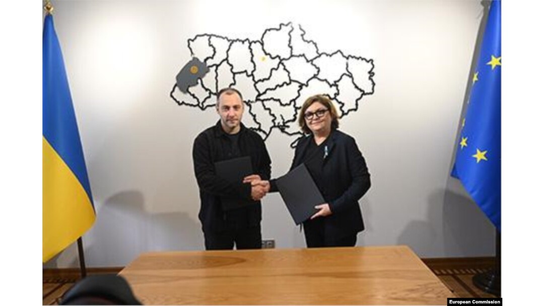 Vălean și Kubrakov la semnarea acordului care leagă Ucraina de programul Conectarea Europei. Liov, 6 iunie.