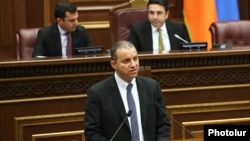 Armenia - Economy Minister Vahan Kerobian speaks in the Armenian parliament, December 6, 2023.