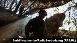 Rijetki snimci ukrajinskih artiljeraca koji se bore i sa ruskim snagama i nedostatkom granata