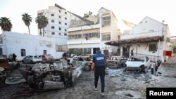 Un corespondent de război este surprins în zona spitalului Al-Ahli, unde sute de palestinieni au fost raportați ca fiind uciși într-o explozie, orașul Gaza, 18 octombrie 2023.