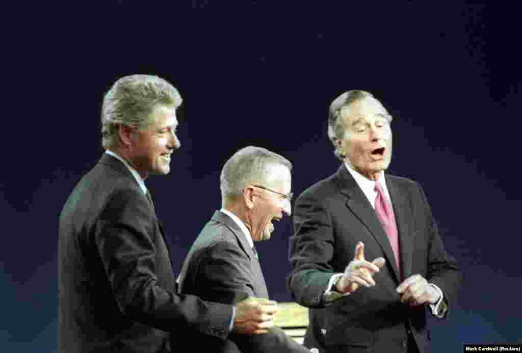 1992: Tre kandidatë &ndash; Bush, demokrati Bill Clinton dhe i pavaruri Ross Perot &ndash; zunë skenën e debatit. Zgjedhjet i fitoi Clinton.