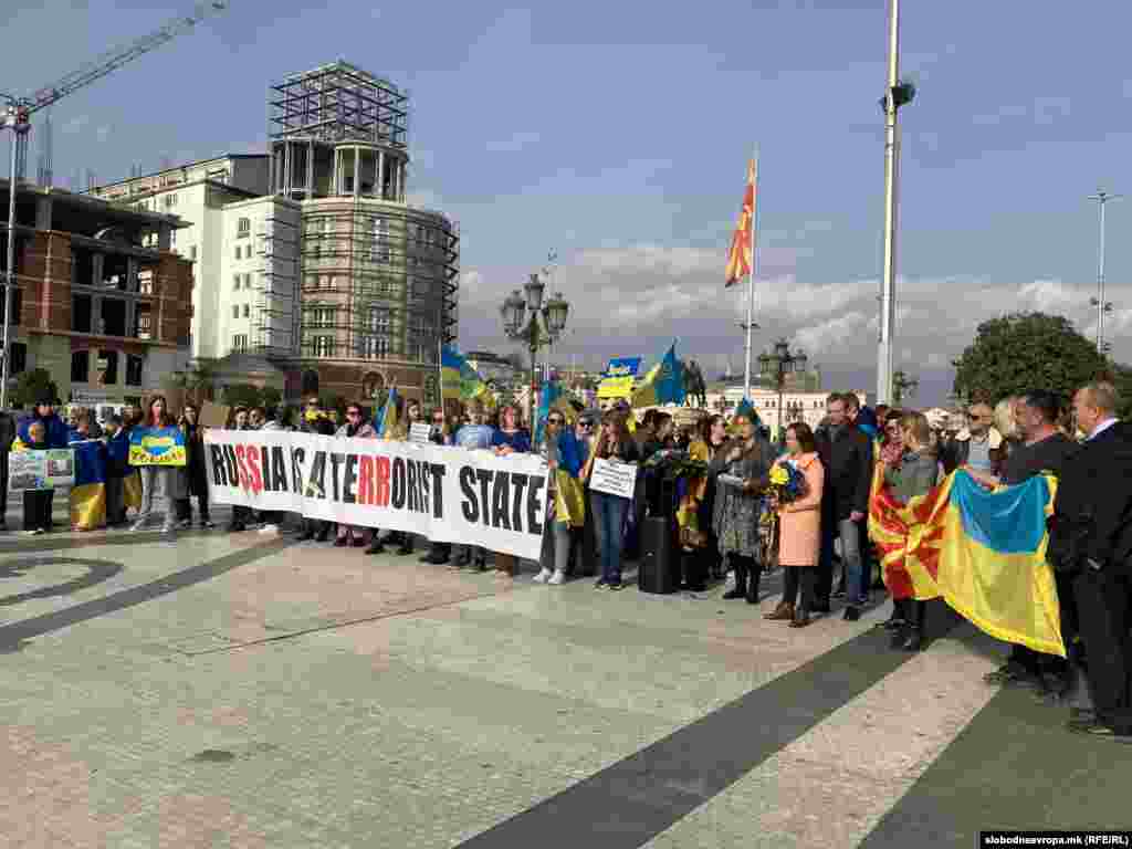 Здружението на Украинци во Македонија, &bdquo;Лесја Украинка&ldquo;, денеска одржа митинг на плоштадот &bdquo;Македонија&ldquo; во центарот на Скопје, по повод годишнината од почетокот на руската инвазија врз Украина.