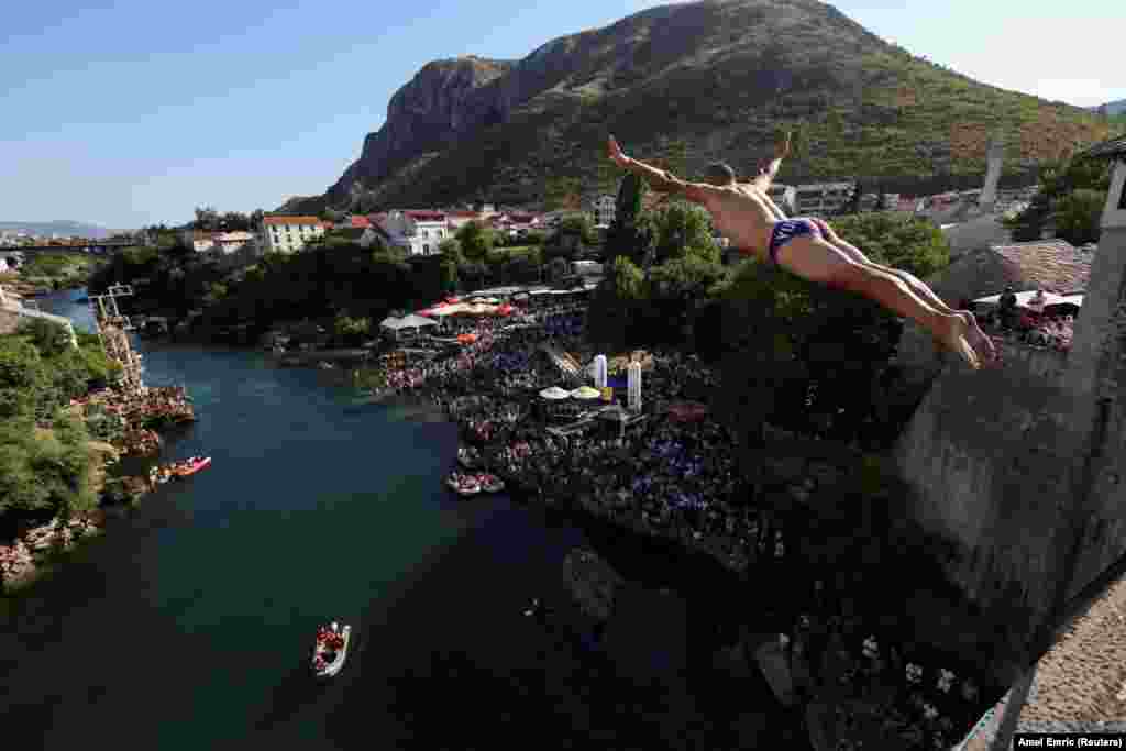 A diver jumps from the arch of the Old Bridge during the 458th edition of the competition.