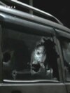 Автомобиль на месте нападения на пост ДПС в Карачаево-Черкесии. Скриншот оперативной съемки. 28 апреля 2024 года 
