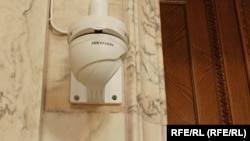 Румыния парламентиндеги көзөмөл камерасы