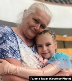 Галина Таран з онукою Анною