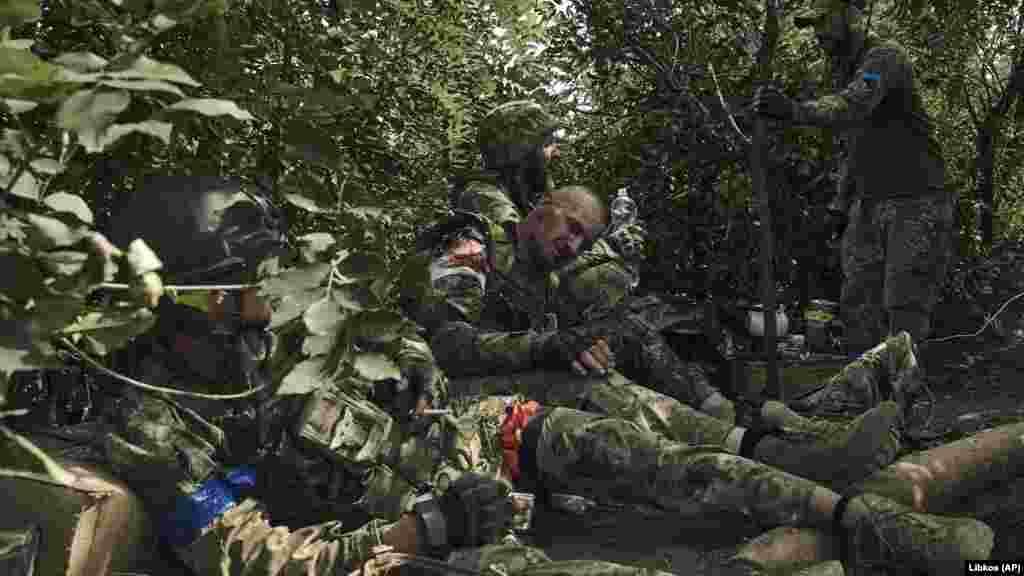 Поранені українські бійці чекають на медичну евакуацію
