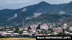 Nagorno-Karabakh - This grab taken from a UGC footage provided to AFP by Marut Vanyan on September 19, 2023 shows smoke rising from artillery strikes on a hilltop outside Stepanakert.