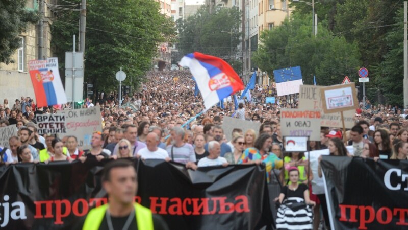 Podrška policajcima i zahtevi za smenu rukovodstva RTS-a na desetom protestu ‘Srbija protiv nasilja’ 