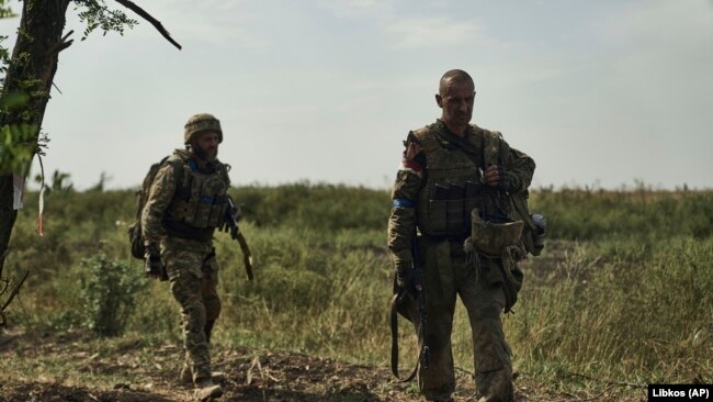 Ukrainasit e dërrmuar vazhdojnë luftimet pranë Bahmutit
