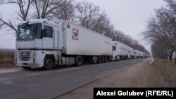 Cozi imense de camioane cu marfă, inclusiv din Ucraina, s-au format în nordul Moldovei pe sensul de intrare în România.