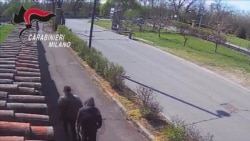 Видео: Надзорните камери снимиле како Ус и Владимир Јованчиќ влегуваат во возилото за бегство
