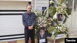 Amjad Amini, otac Mahse Amini(na slici) na njenoj sahrani u septembru 2022. 