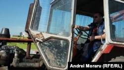 Dan Caraiman din Molovata Nouă a început să facă agricultură în 2014, împreună cu fratele lui, Andrei. Au lucrat în doi până în 2021, când au angajat un tractorist.