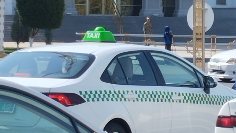 Balkanda taksi sürüjileriň arasynda işden çykýan köpeldi