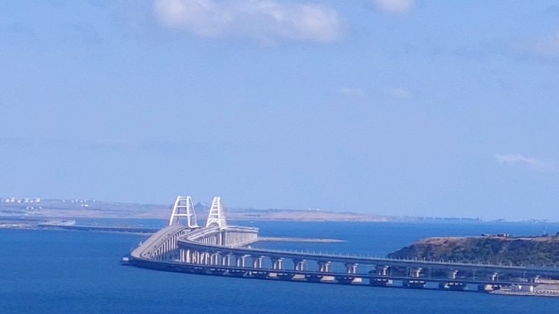 Россия увеличила число барж у Керченского моста в полтора раза – ЦЖР