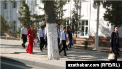 Studentler. Türkmenistan (illýustrasiýa suraty) 