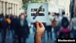 Неравенство (иллюстративное фото)