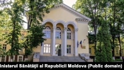 Ministerul Sănătății își argumentează decizia prin faptul că ambele centre îndeplinesc mai mult funcții sociale decât curative, iar în ultimii ani a scăzut și numărul copiilor diagnosticați cu tuberculoză. 