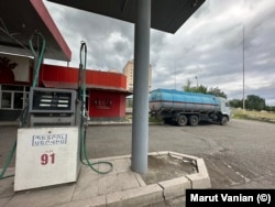 O benzinărie goală în Stepanakert, la 18 iulie. Benzina este acum aproape imposibil de procurat în Nagorno-Karabah, spun localnicii.