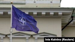 Флагът на НАТО