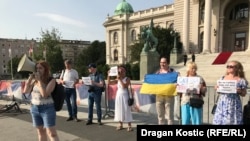 Protest ispred Skupštine Srbije u centru Beograda 13. jula, u znak podrške Peteru Nikitinu.