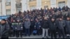 Задержанные 11 апреля в Астане нефтяники утром следующего дня собрались на вокзале столицы перед отправкой в Жанаозен. 12 апреля 2023 года