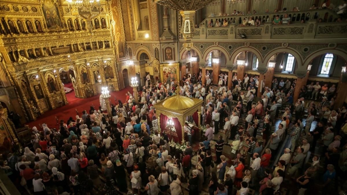 Sfinți și Legionari – o dispută între Biserica Ortodoxă & Institutul ...