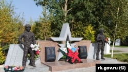 Мемориал российским военным из Крыма, убитым во время полномасштабного вторжения России в Украину. 9 мая 2023 года