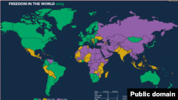 На карте Freedom House «свободные» страны отмечены зеленым, «частично свободные» страны желтым, а «несвободные» страны фиолетовым.