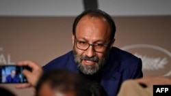 Iranski redatelj Asghar Farhadi dolazi na konferenciju za novinare za film "Ghahreman" (A Heroj) na 74. izdanju Cannes Film Festivala u Cannesu, južna Francuska, 14. jula 2021. 